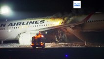 Giappone, scontro tra aerei all'aeroporto di Tokyo: velivoli in fiamme, cinque morti nell'incidente