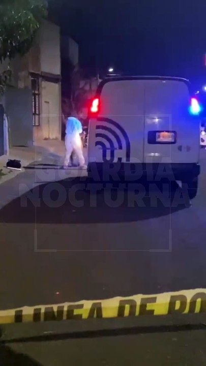 #Preliminar Dentro de una vivienda ubicada en la colonia Pedro Moreno de Zapopan, fue localizado el cuerpo de un hombre; a decir de sus propios familiares, podría tratarse de un robo, ya que faltaban enseres y una camioneta #GuardiaNocturna