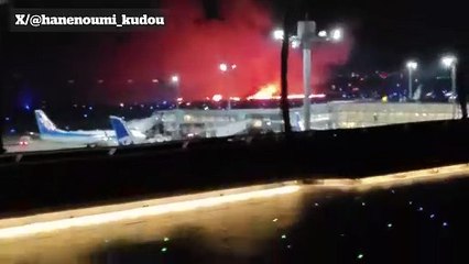 Eyewitness captures planes on fire at Tokyo's Haneda Airport