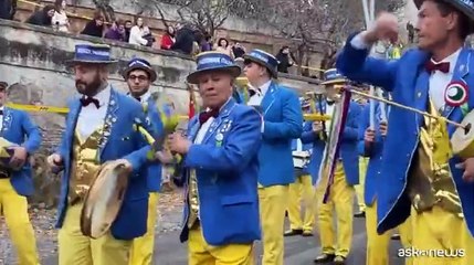 Bande musicali, artisti di strada e majorettes per la Rome Parade