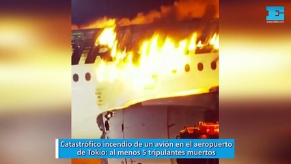 Catastrófico incendio de un avión en el aeropuerto de Tokio