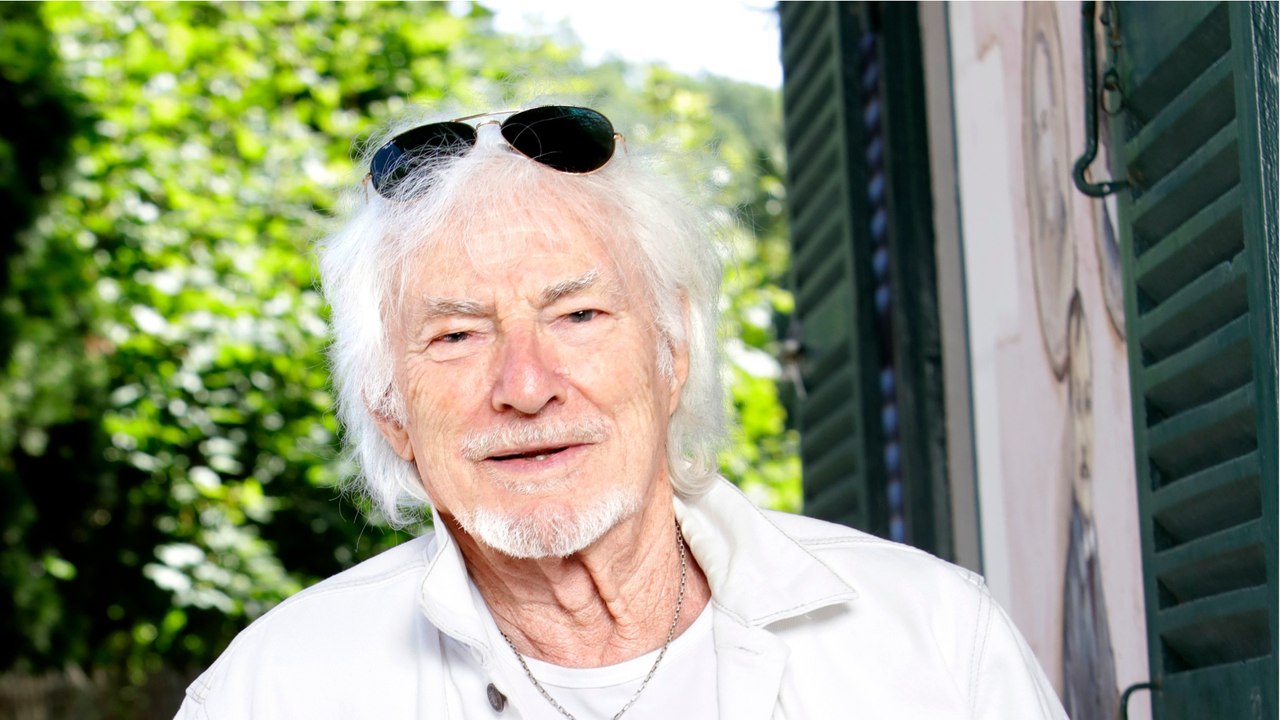 GALA VIDEO - Hugues Aufray en forme à 94 ans : il dévoile ses projets pour 2024