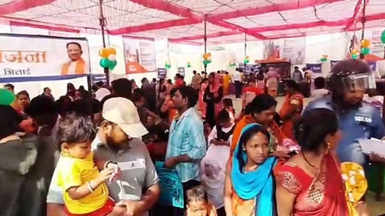 ... देखो विकसित भारत संकल्प यात्रा के काउंटर मे...