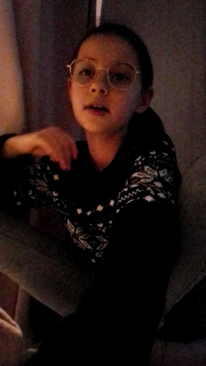 svp ne critiquer pas merci ! pour the voice .olivia mazairat