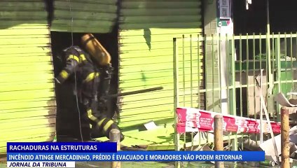Incêndio atinge mercadinho, prédio é evacuado e moradores não podem retornar