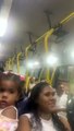 No Rio de Janeiro, passageiros que voltavam do réveillon fazem 'vaquinha' para motorista de ônibus que passou a virada dirigindo