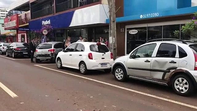 Colisão entre três veículos é registrada no Centro de Cascavel