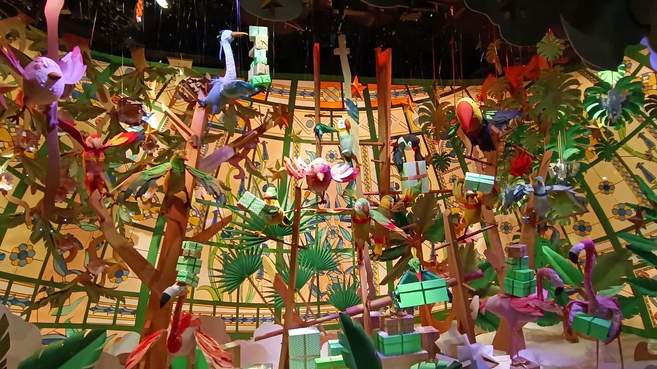 Vitrines de NOEL du PRINTEMPS HAUSSMAN à PARIS 2023