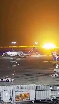 Sahil güvenlik uçağı ile bir yolcu uçağı çarpıştı