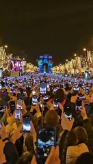 Falta de interação em Réveillon de Paris chama a atenção