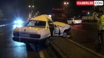 KAYSERİ'de otomobil refüjdeki aydınlatma direğine çarptı: 4 yaralı