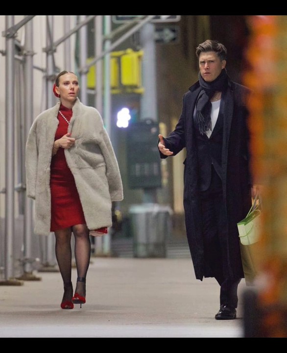 Scarlett Johansson attends the Christmas party video Dailymotion