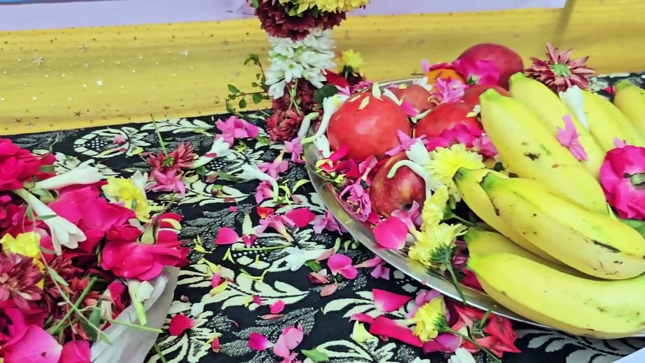 அனைத்து கட்சி நிர்வாகிகள் ஒன்றிணைந்து விஜயகாந்திற்கு அஞ்சலி; திருப்பூரில் ஊர்வலமாக வந்து அஞ்சலி