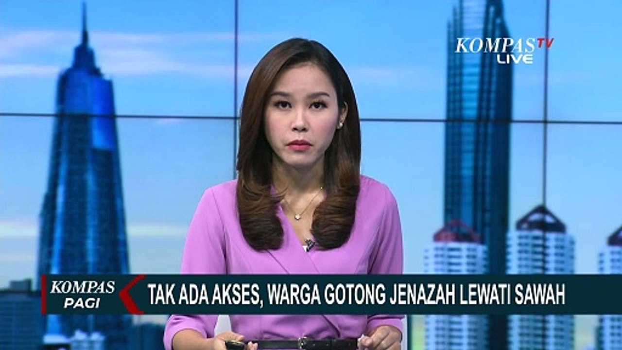 Tak Ada Akses ke TPU, Warga di Kabupaten Bekasi Gotong Jenazah Lewati Sawah