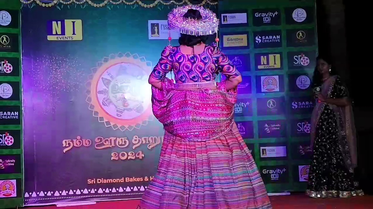 கோவை ஆடை அலங்கார அணிவகுப்பு நிகழ்ச்சியில் ஒய்யார நடைபோட்ட அழகிகள்