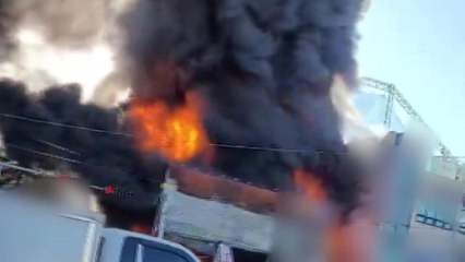 충남 천안 타이어 정비 업체에 불...큰 불길 잡아 / YTN