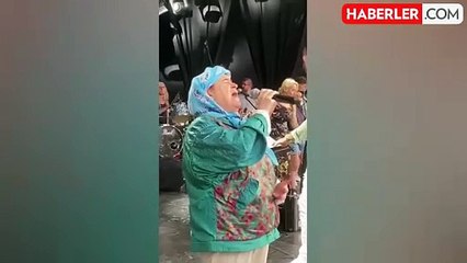 Selda Bağcan'ın provaya başörtülü çıkması olay oldu
