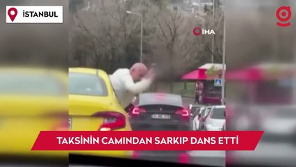 Trafik onu korkutmadı, hiçbir şeye aldırış etmedi: Taksinin camından alkolle çıkan şahıs dans etti