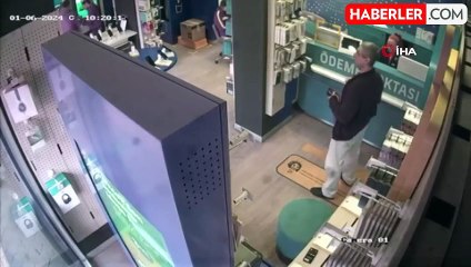 Freni boşalan kamyonet yayalara çarptı: 5 yaralı
