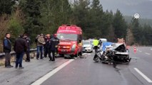 TIR'a çarpan otomobildeki 1 polis öldü, 1 polis yaralandı