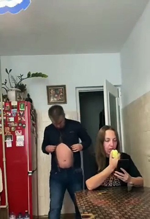 L'astuce géniale pour mettre une chemise quand on a pris du ventre (vidéo)