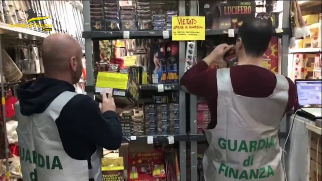 Chieti, sequestrati 13 quintali di botti di fine anno. Tre denunce