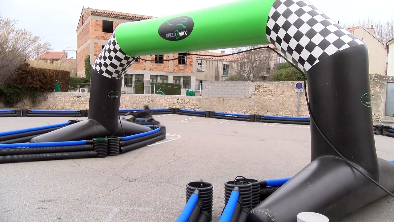 Berre-l'Étang : Une piste de Karting gratuite installée en centre-ville.
