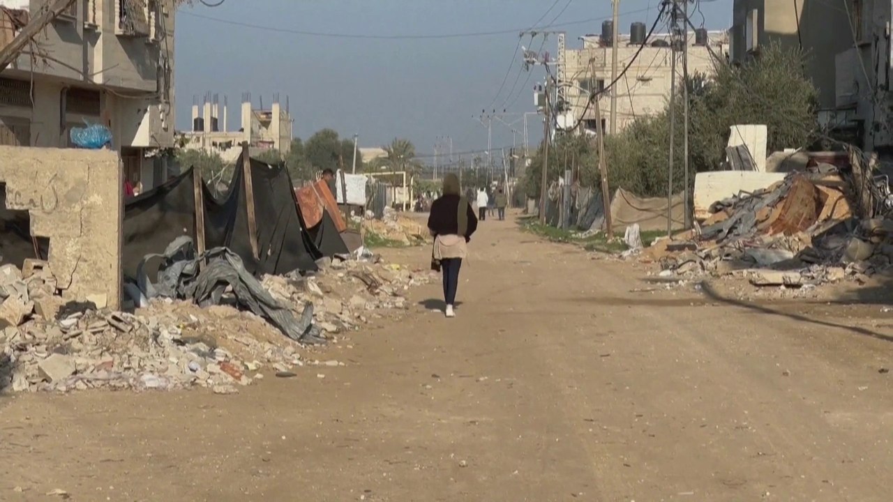 فنانون فلسطينيون يعودون للحياة من تحت الركان ويوثقون بريشتهم مآسي غزة
