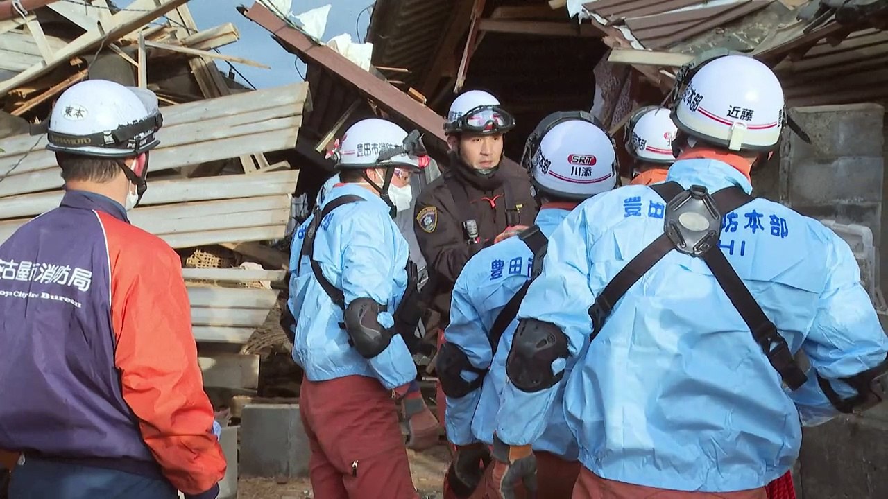 Nach Beben in Japan: Weiter Suche nach Verschütteten