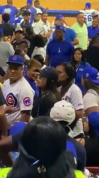 Mujeres protagonizan pelea en pleno partido entre Licey y Escogido