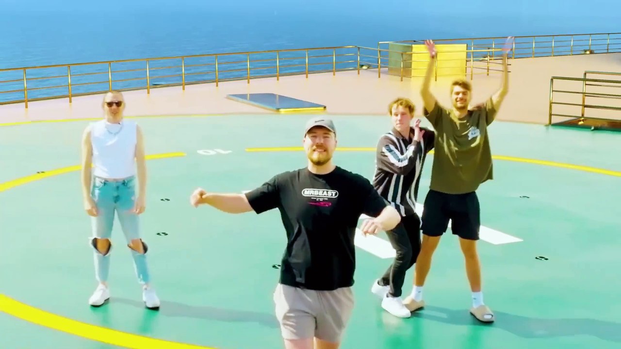 $1 vs $1,000,000,000 Yacht!