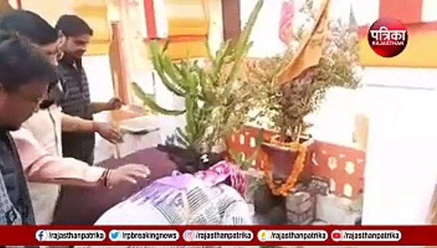 रामलला की प्राण प्रतिष्ठा को लेकर मंदिर में की साफ-सफाई, बनाई रंगोली... देखिए VIDEO