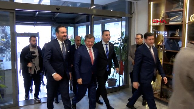 Ahmet Davutoğlu, Meral Akşener'i ziyaret etti