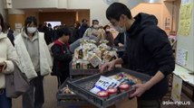 Sisma in Giappone, le persone si rifugiano nei centri d'evacuazione