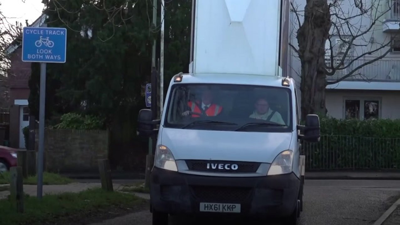 Lib Dem leader Ed Davey launches ‘Tory removal service’ as he visits Tory seats in Surrey