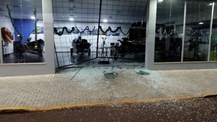 Gangue da marcha ré arromba comércio em Marechal Cândido Rondon