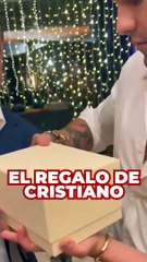 El viral regalo de Cristiano Ronaldo a un cantante por actuar en el cumple de su madre