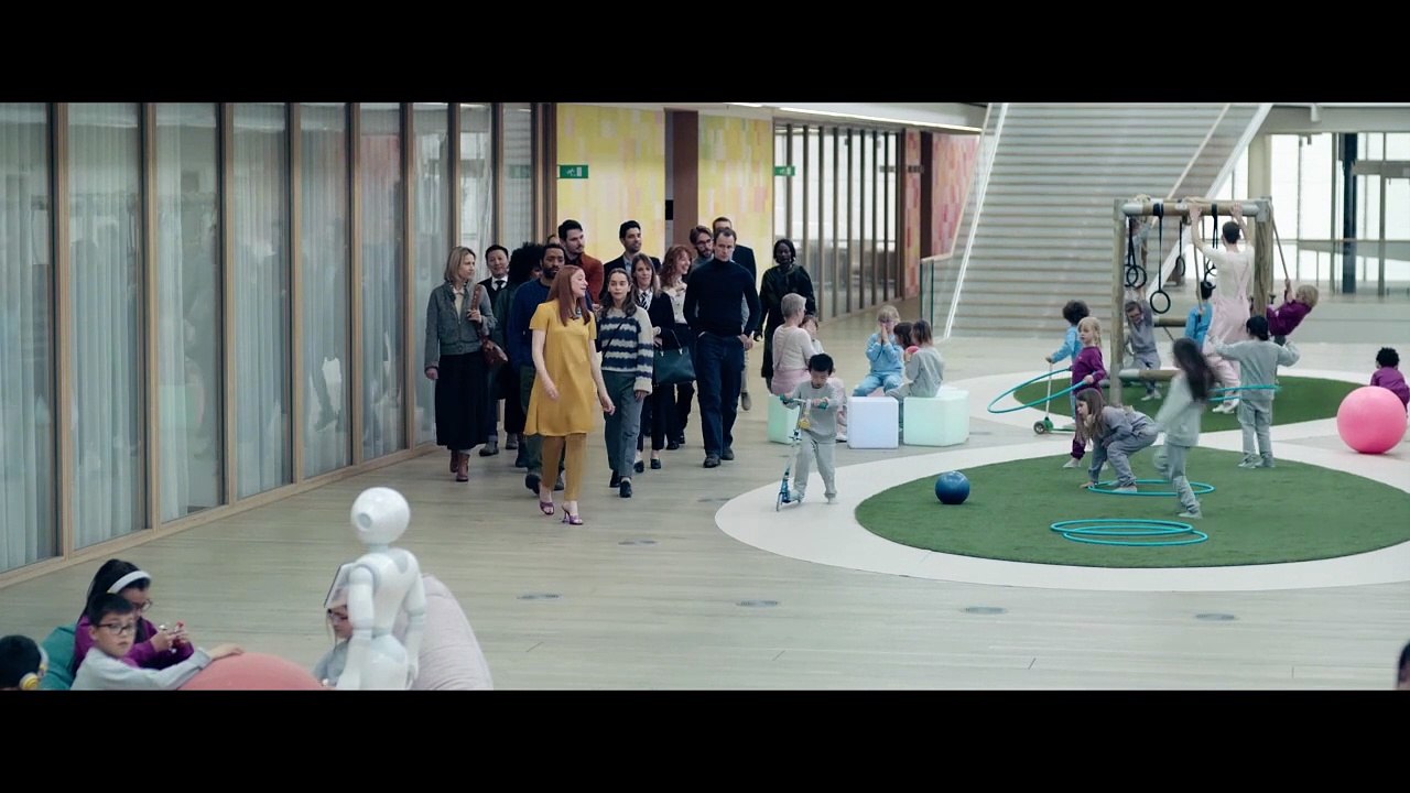 Ab 11.1. EMILIA CLARK in BABY TO GO