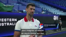 United Cup - Djokovic prend la pose avec les ramasseurs de balle