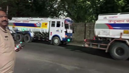 पुलिस सुरक्षा में आधी रात टैंकरों से पेट्रोल-डीजल की सप्लाई कराई