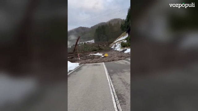 El angustioso corrimiento de tierra en Japón minutos después del terremoto de magnitud 7,6 que ha provocado decenas de víctimas.