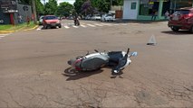 Batida entre carro e moto deixa mulher ferida no Centro de Toledo