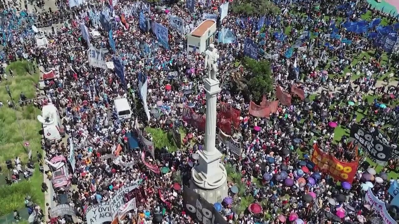 Tribunal argentino suspende reforma laboral de megadecreto de Javier Milei