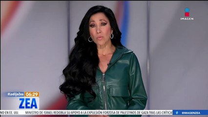 Hombre vive en el patio de una casa entre animales