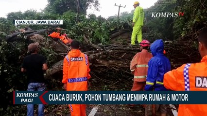 Akibat Cuaca Buruk: Rumah Makan Ambruk Diterjang Angin, Pohon Roboh, Motor Hanyut Diterjang Banjir