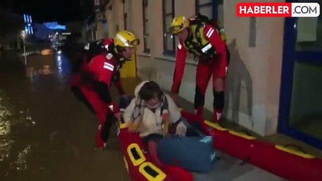 Fransa'nın kuzeyini sel vurdu: 10 binden fazla hane elektriksiz kaldı