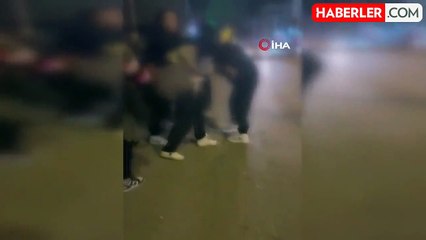 Kız öğrenciler kavga etti, arkadaşları izledi...O anlar kamerada