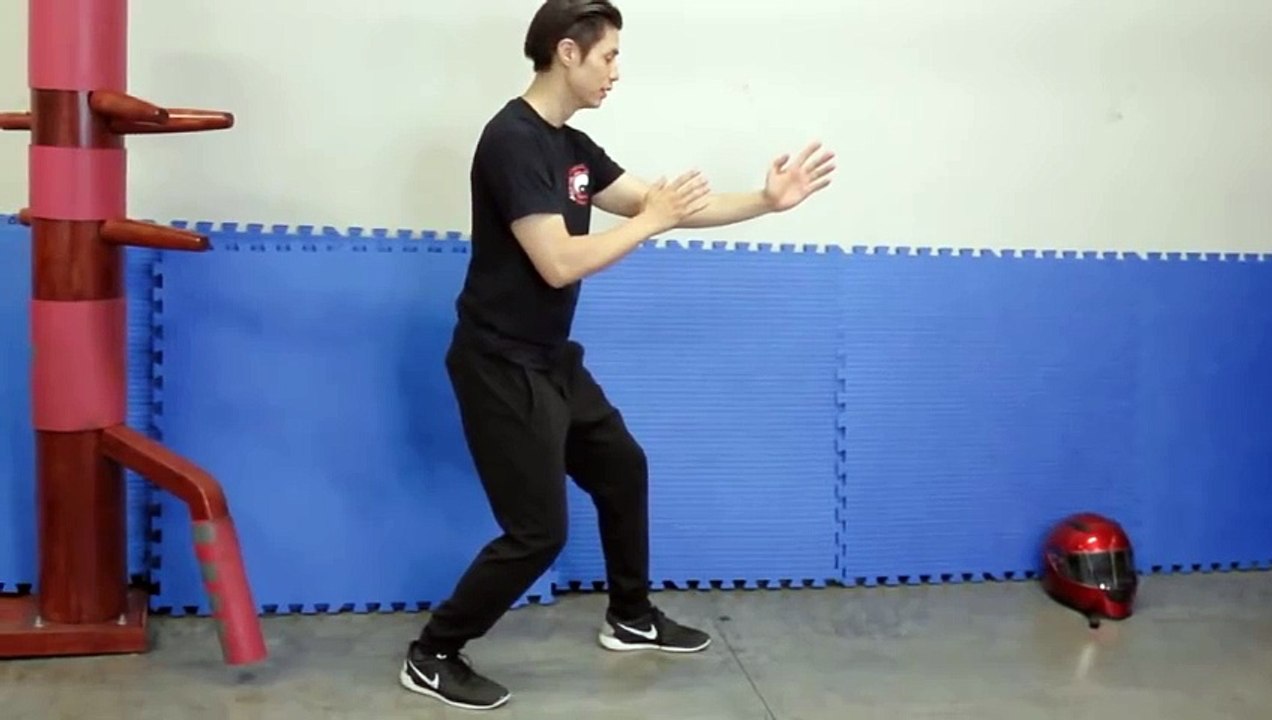 10 Minute Wing Chun Workout Exercises - Routine #1 - Punching and Moving