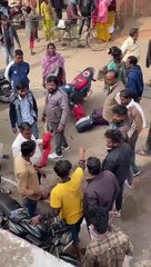 video story- शहर में नहीं रहा पुलिस का भय, बाइक से टक्कर के बाद युवक की बेदम पिटाई