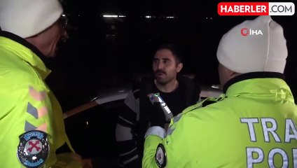 Bu ne pişkinlik! Elinde alkol kutusuyla polislere yalvardı